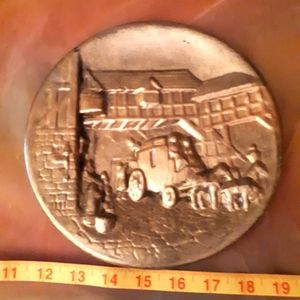 Decorative ceramic plate